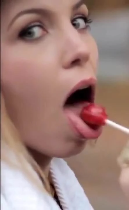Sucking blowpop