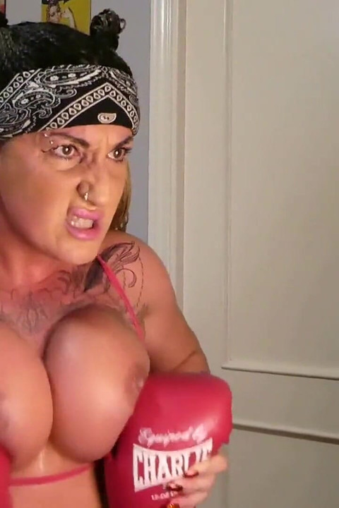 Napalona rozmowa wideo boxing z wentylatorem