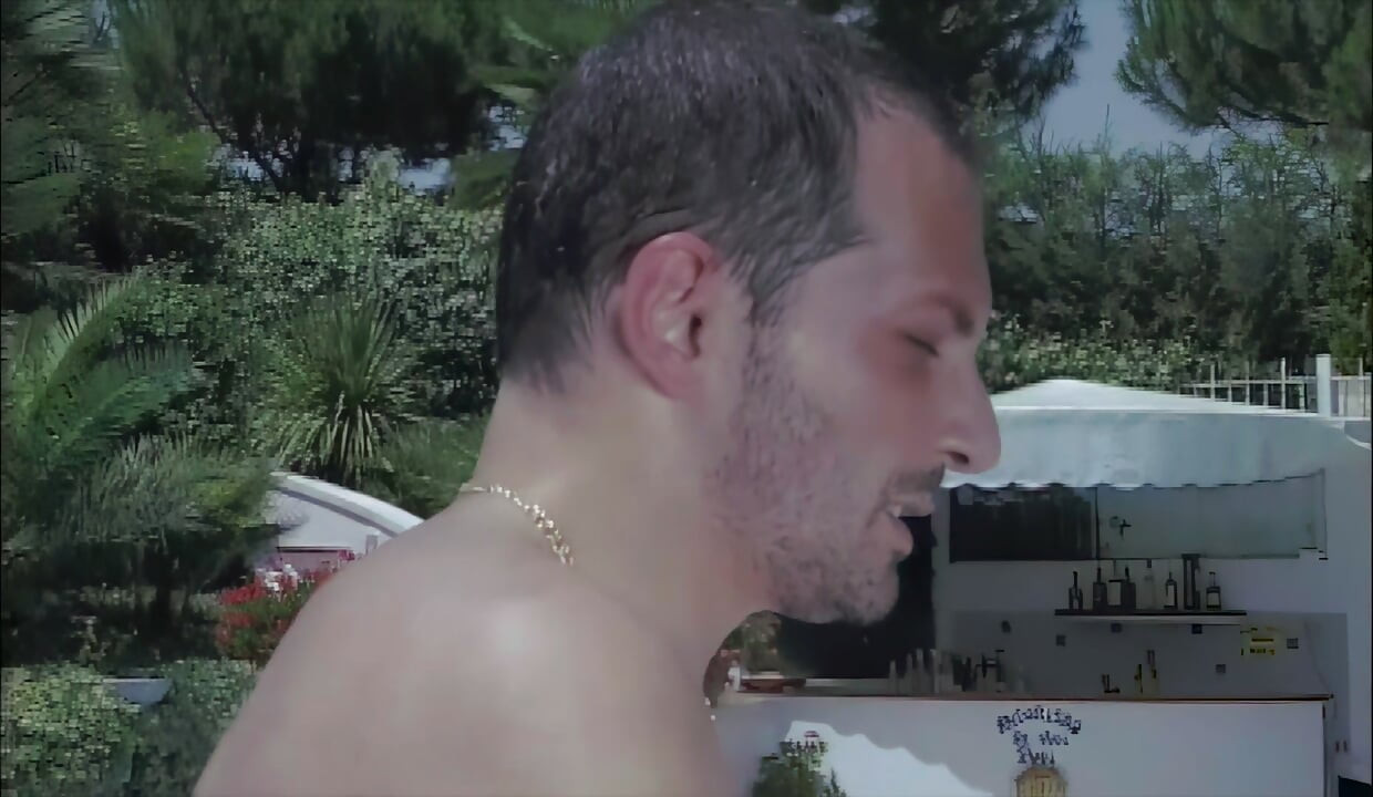 Fået kneppet på solsengen ved poolen