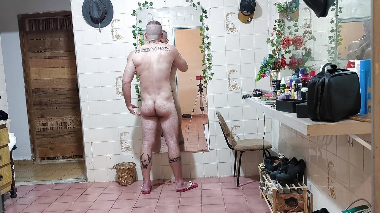 胸を剃り続けて
