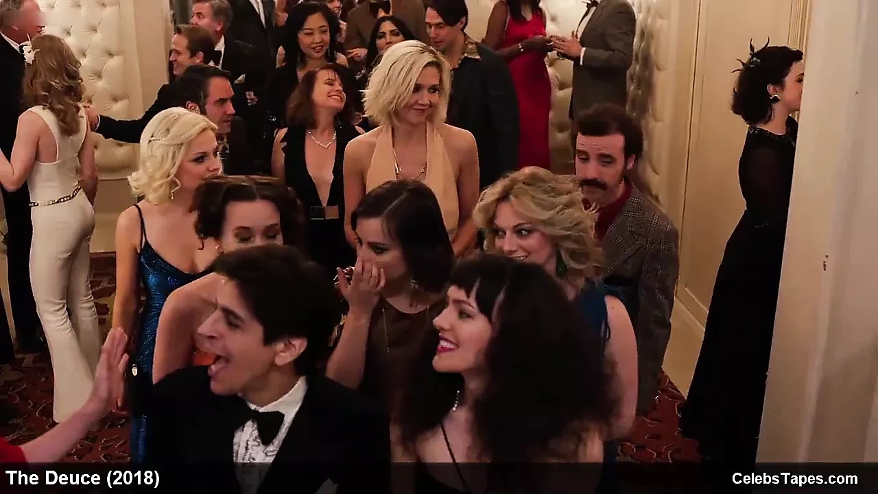 Anjelica Bosboom，Erika Smith和Maggie Gyllenhaal裸体和性爱