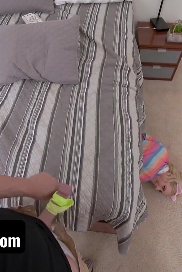 Bratty Step Sister Can’t Stop Teasing Her Big Stepbrother Because She's Obsessed with Huge Cocks