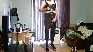 Maninboots Cumming with a Pulsating Anal Toy