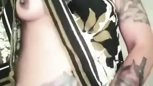 Bantu aku untuk memilih celana dalamku