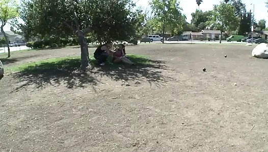 Жестко накачанная киска мокрой юной пизды выглядит немного полной камшота на лицо