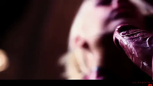 Carla Cox ve Megan Coxxx lastik şehveti içinde