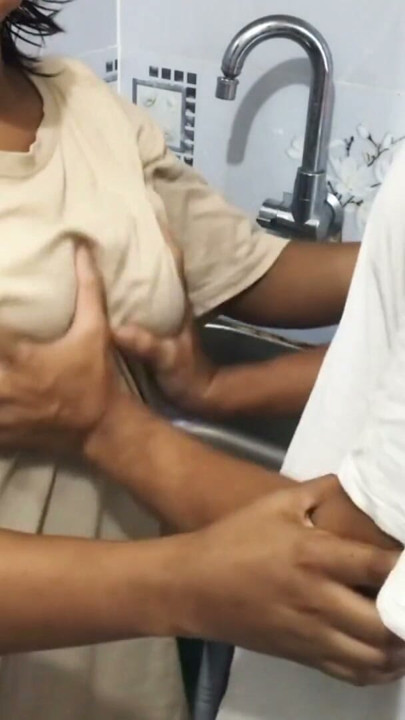 Bhabhi ji thật sự đang rất bực bội, nên anh đã địt em để làm dịu cơn giận của em. | Clip 1