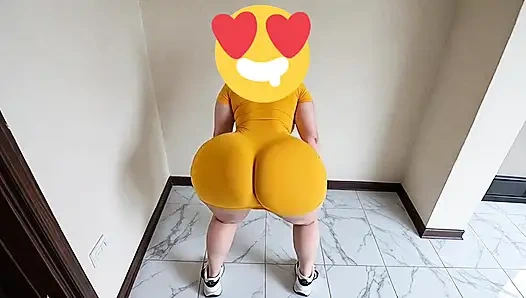 Frau mit dicken hintern schüttelt es sexy