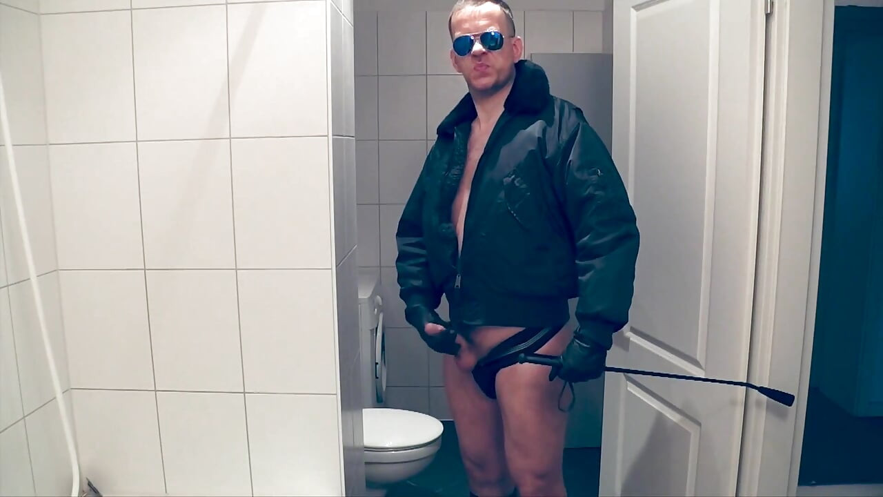 Policeman Xl Cum Shots 3 (deluxe Version)
