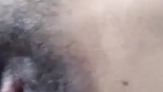 Kıllı erkek arkadaşıyla görüntülü görüşme için ateşli yenge mastürbasyonu