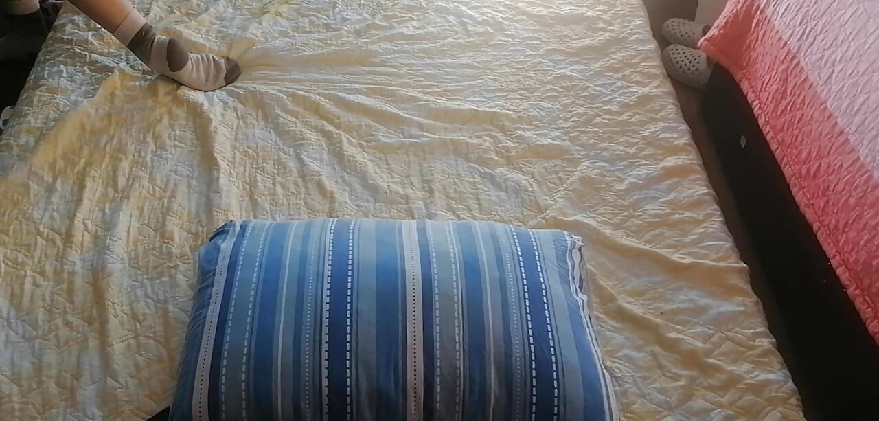 Amateur MILF does yoga naked, hairy pussy, big ass, big tits. Amateur massage with vibrator, naked brunette.