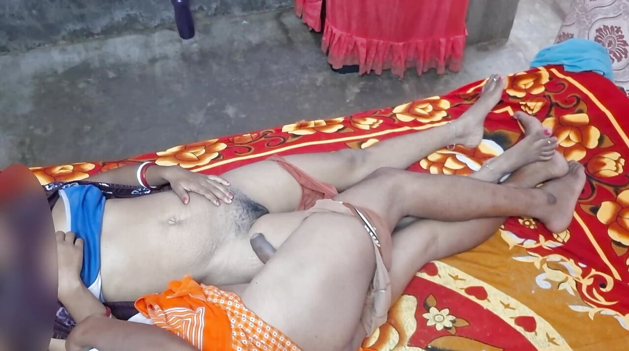 Indian desi chubby wife giving handjob
