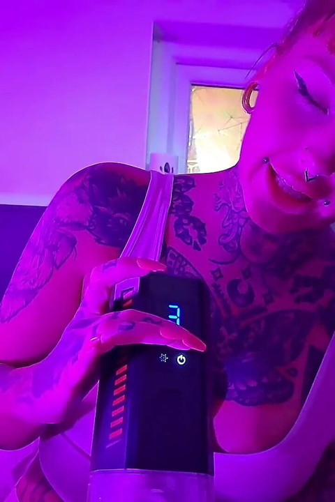 Girlfriend Experience Using Masturbator Toy
