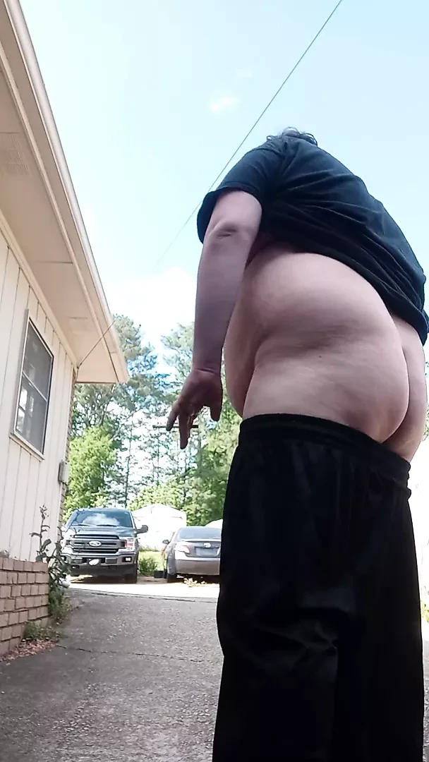Damn, I love to stroke outside
