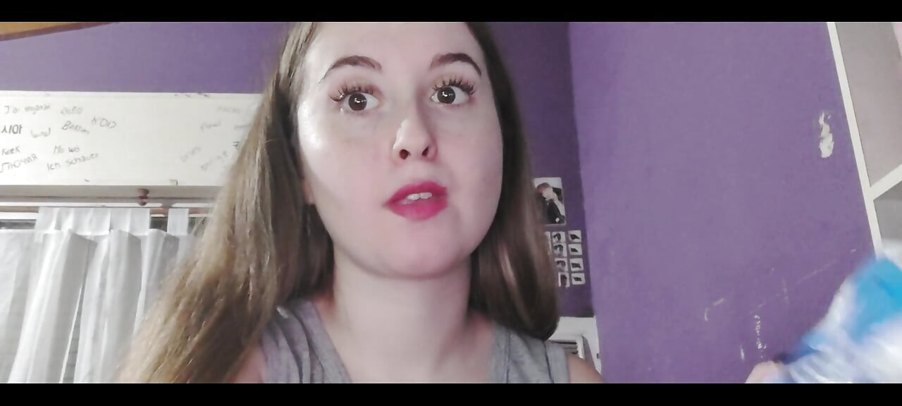 Son môi màu hồng trước khi rời khỏi nhà