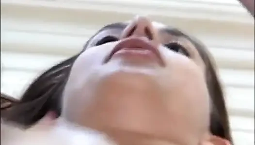 Seksi beyaz minyon siyah yaraklı üçlü grup seks... çifte sikiş göt sikişi