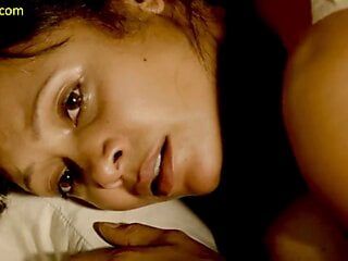 Thandie Newton baise explicite dans une série voyous