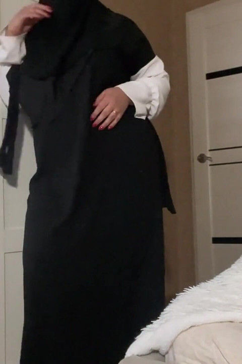 Macocha pokazuje rajstopy pasierba