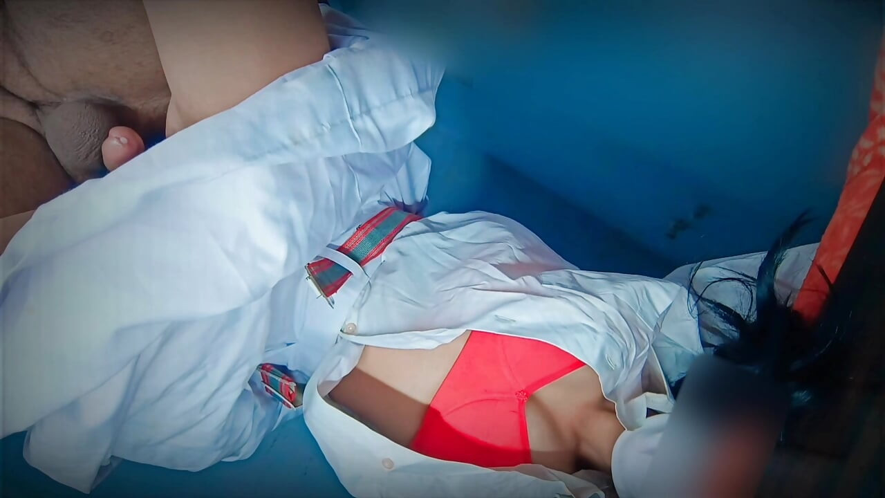 집에서 선생님을 처음 따먹는 핫한 인도 소녀