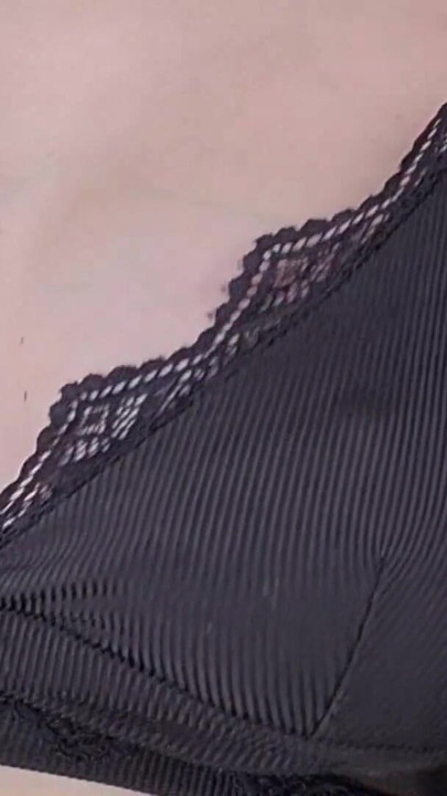 मेरे पूरे, विशाल थनों का दूध निकालो । क्लिप 1