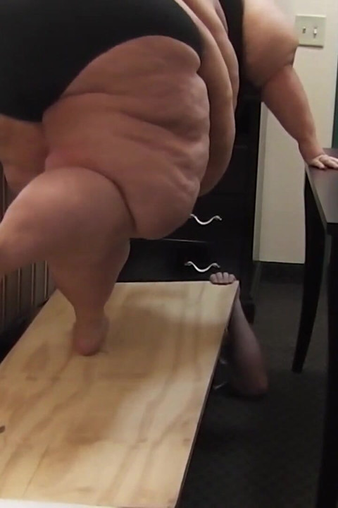 BigmommaKat's horrifying 600 ib board trample