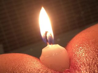 2根蜡烛插在我的菊花里