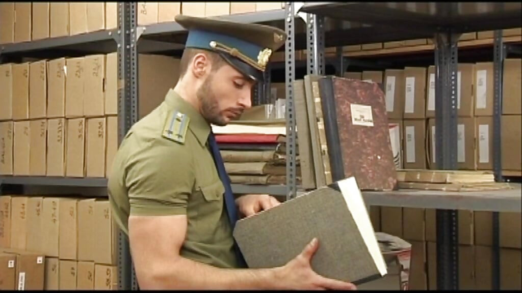 يونغ هونج جوك يحصل على Gangbanged الشرج من قبل حزمة من العضلات