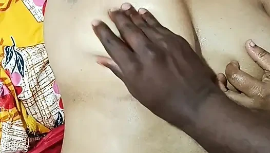 Масляный массаж больших сисек Mallu и софткорный секс