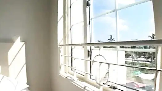 Sahilde tanıştı ve otelde sikildi