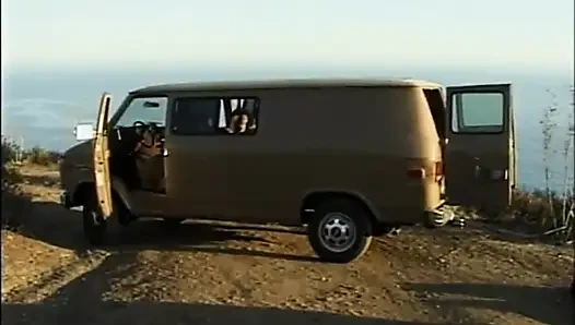 Siyah ve beyaz üçlü yarak emiyor amcık yalıyor sikişiyor