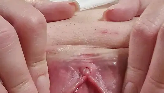 Azgın sarışın kaltak amını açıyor, yarak için yalvarıyor