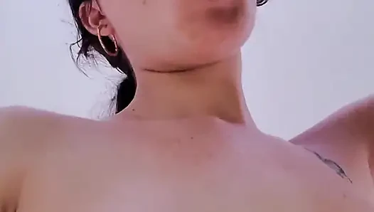 Kencing di mulutku! Aku sange banget nyepong kontol pacarku - bagian 1