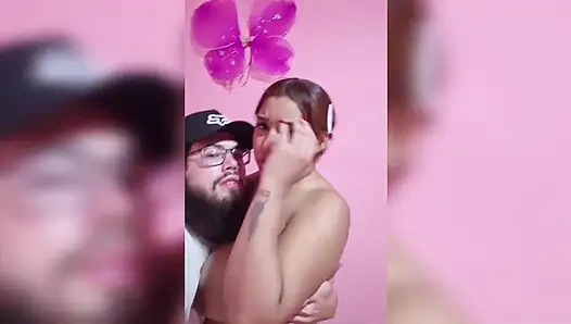 Dikkatli!! Dikkatli!! Neredeyse gözüme süt sıçratıyordum ve ağzıma istiyorum.