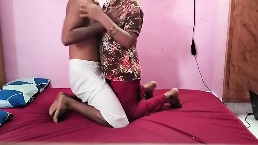 泰米尔女孩第一次吮吸