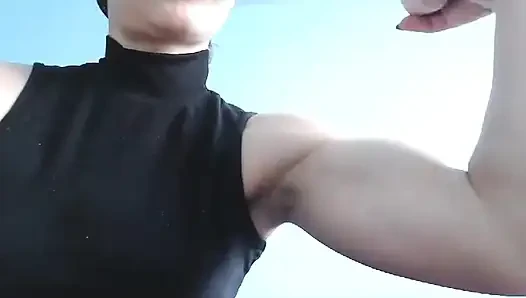 Senin için striptiz yaparken her inç flex'i izleyin...