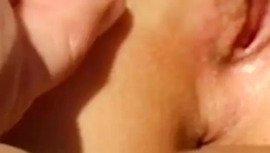 Klatschender rosenknochen tropft schlampig nach intensiver analdehnung