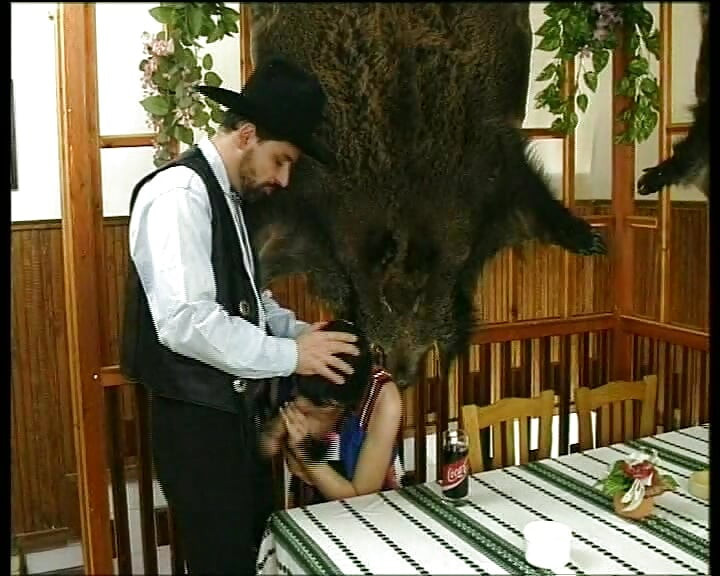 În Spatele Ușilor Germane Este Sârguincios - Film Complet