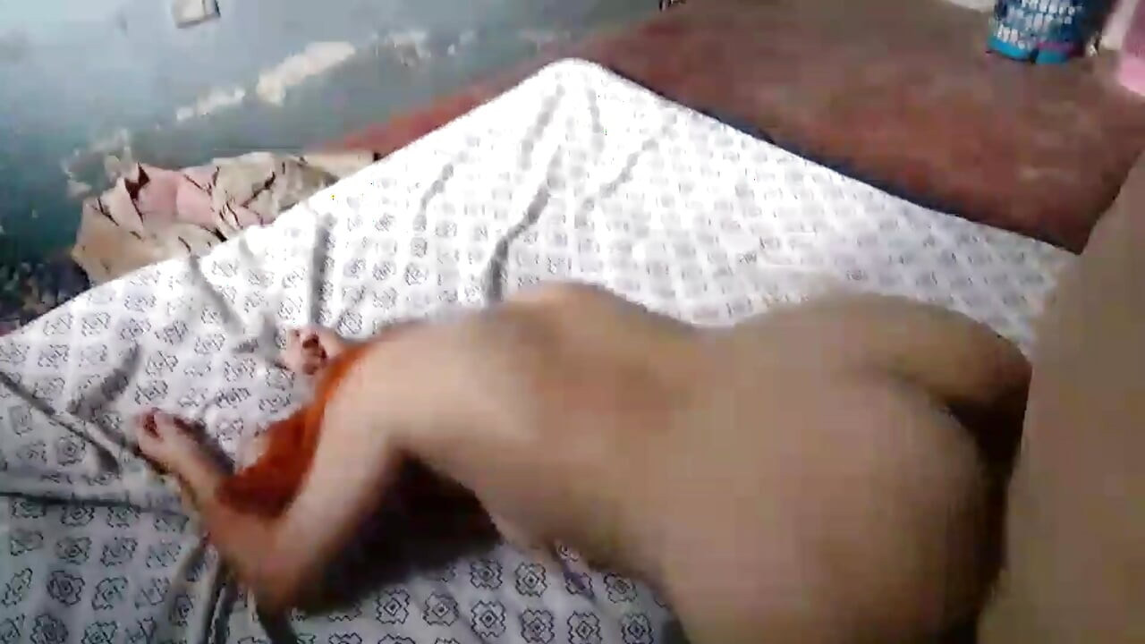 KIJK HOE IK MIJN STIEFZUS OP HAAR BED VIND