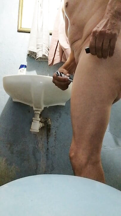 Shaving the pussy