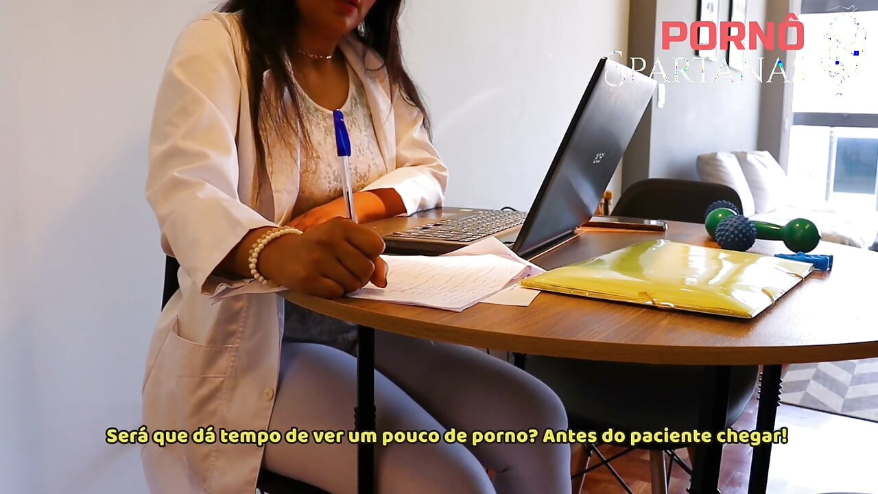 A fisioterapeuta se levanta de uma maneira diferente