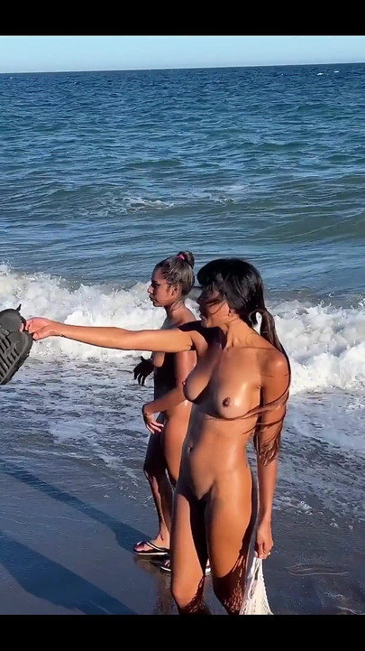 Latinas Shower