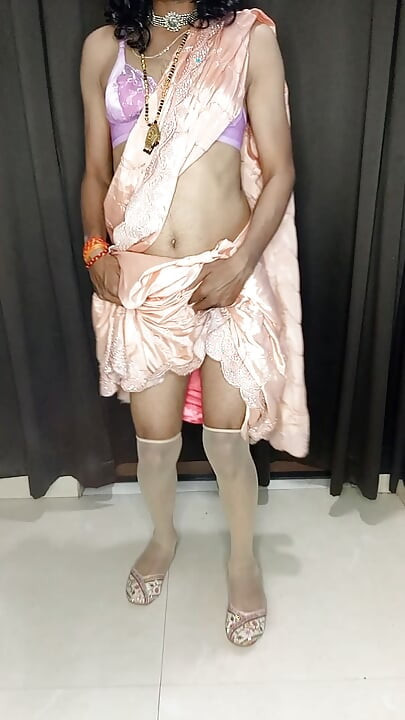 Atordoando dona de casa sexy saree e calcinha com sutiã