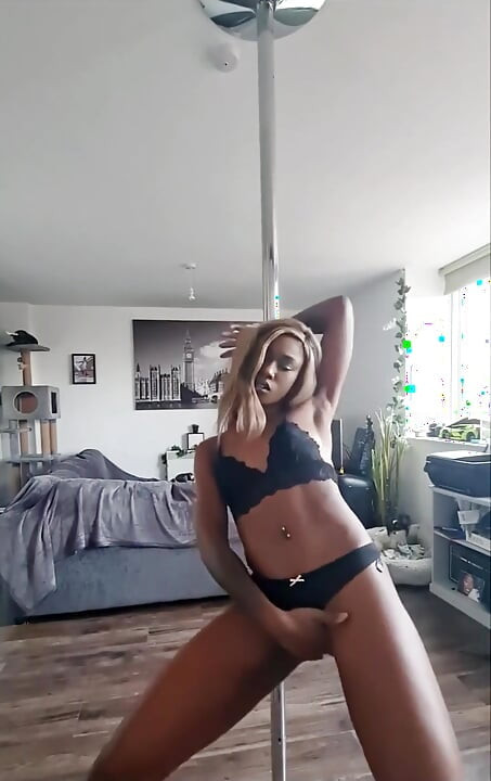 Xeinna Rose Pole