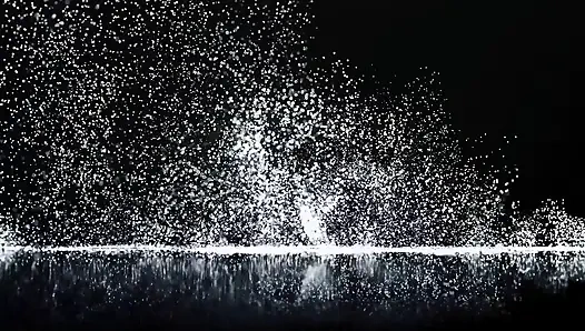 Sevimli sıska sarışın yol kenarında ayakta sikiliyor