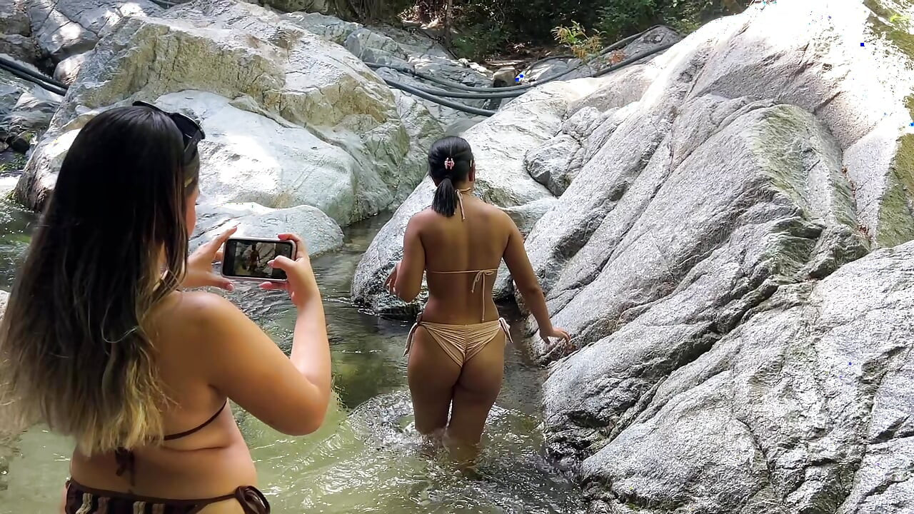 2 Latina swallow 2 cocks of strangers in the middle of the forest