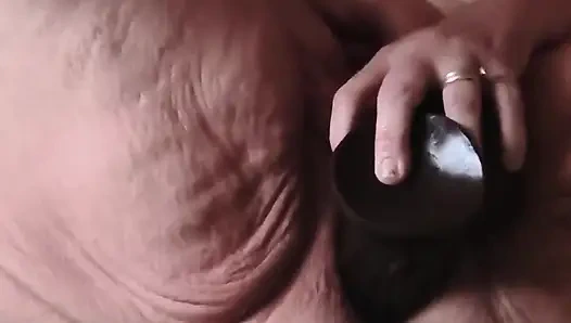 Tante nakal ini dientot habis-habisan sama besar pria kulit hitam