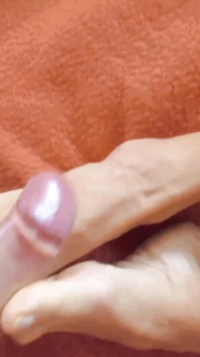 成熟的金发妻子享受每日性爱