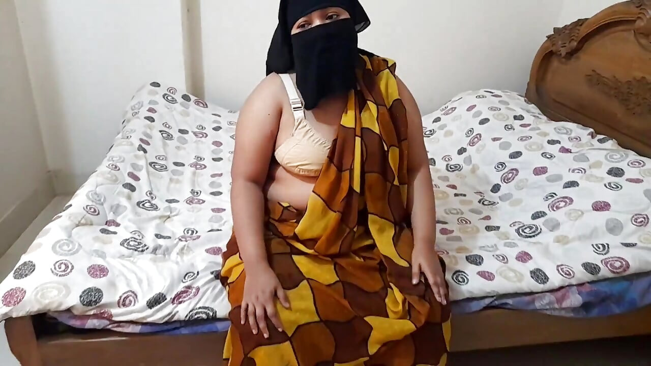 Madrastra compartiendo cama con hijastro - grandota árabe - parte 2