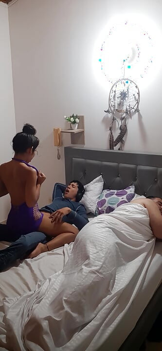 Jebem prijatelja mog dečka i tražim od njega da me prodira