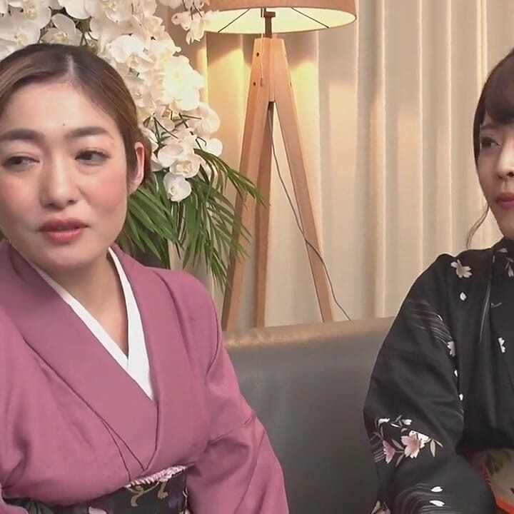 Reencontro reverso de harém com colegas de classe enfeitiçantes em Kimono Rion e Ryu Enami